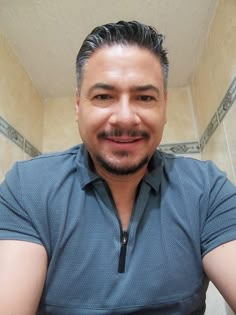 Andrés R. (41)  <em>Compradora de Facebook</em>