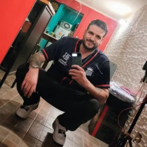 Carlos M. (34) <em>Comprador de Instagram</em>